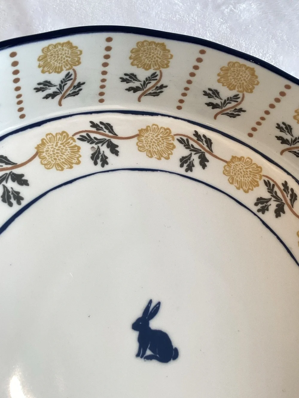 Anthropologie Millie Round Baking Dish Stoneware New Farm Rustic Bunny